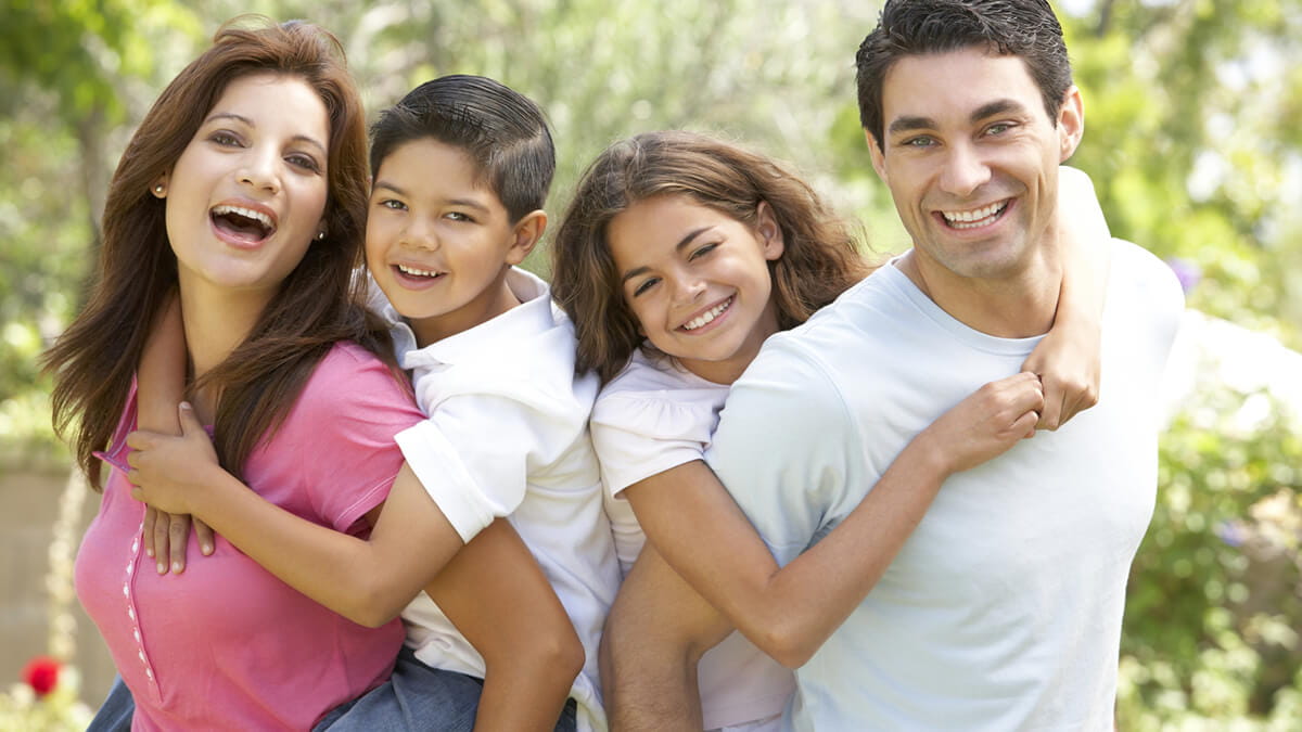 seo-980-bs-portrait-of-happy-family-in-pa-13910462-1200×675